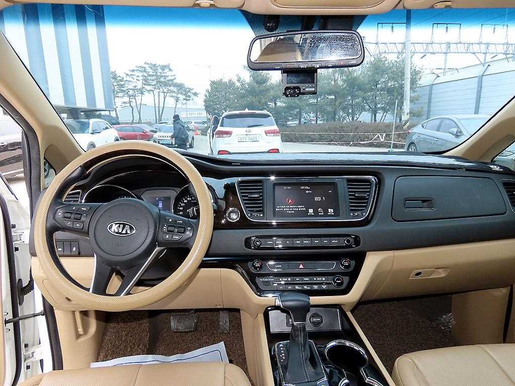 KIA Carnival - Vista 7