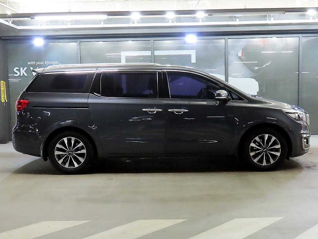 KIA Carnival - Vista 3