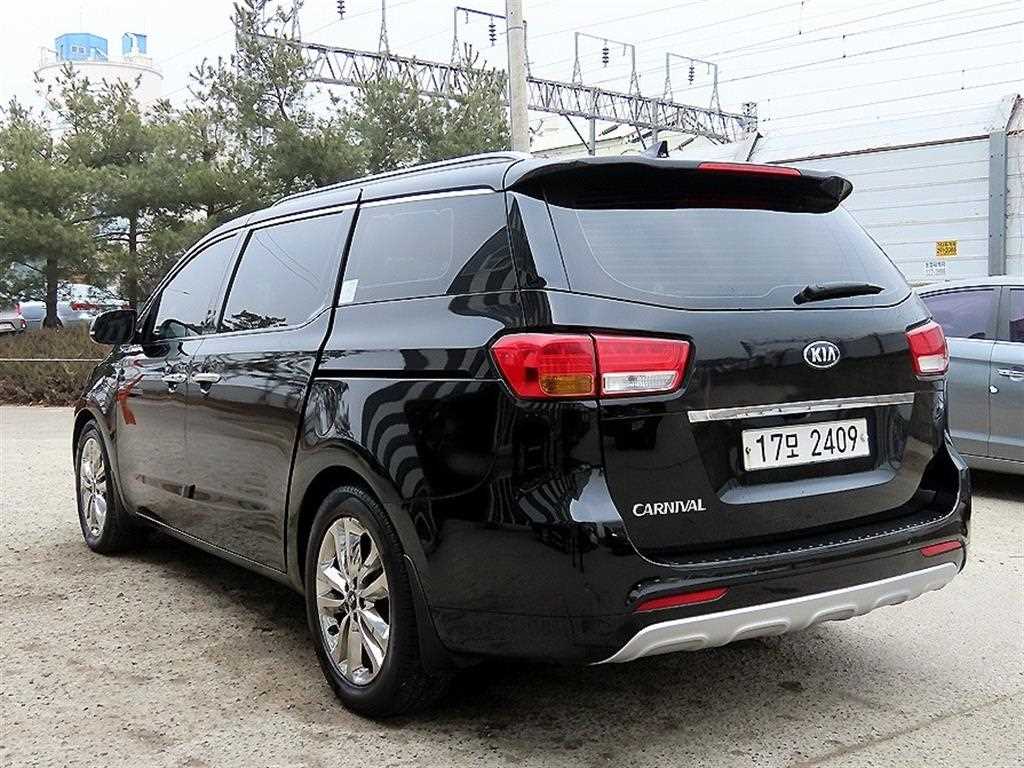 KIA Carnival - Vista 3