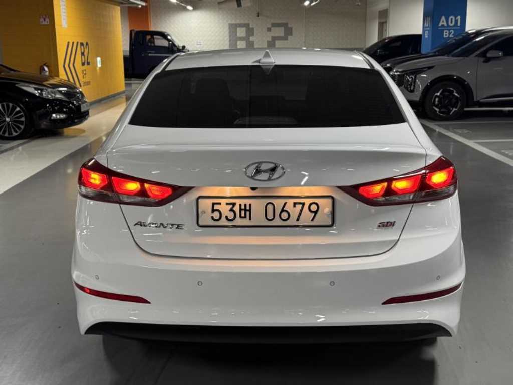 HYUNDAI Avante - Vista 4