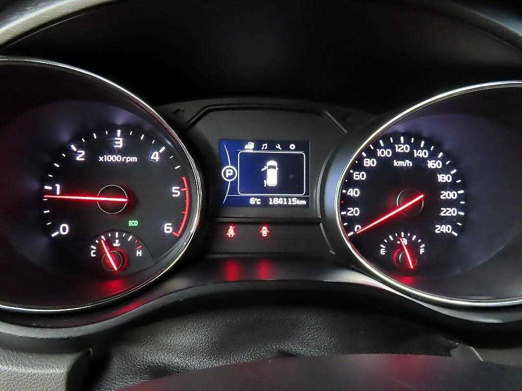 KIA Carnival - Vista 8