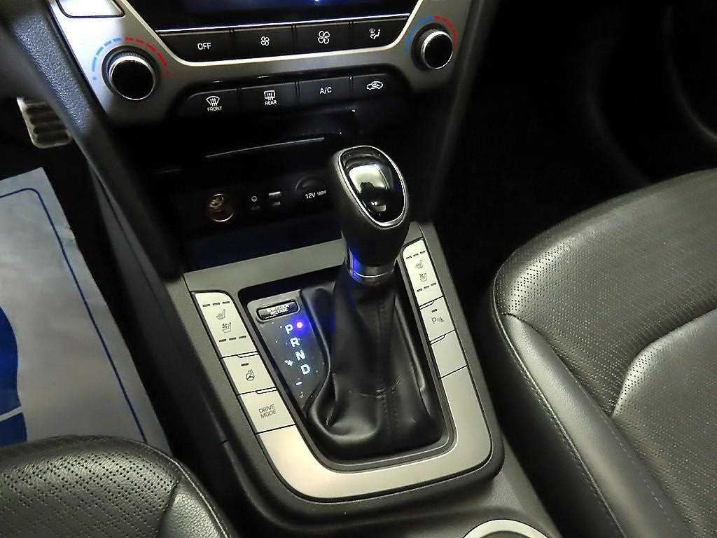 HYUNDAI Avante - Vista 12