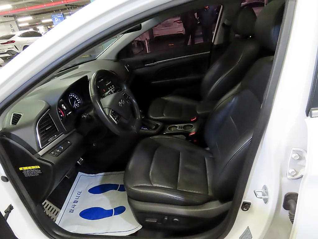 HYUNDAI Avante - Vista 6