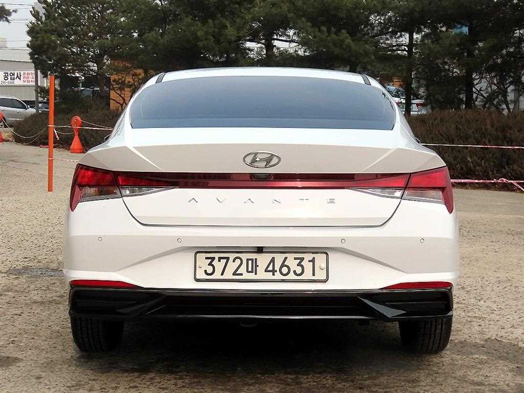 HYUNDAI Avante - Vista 4