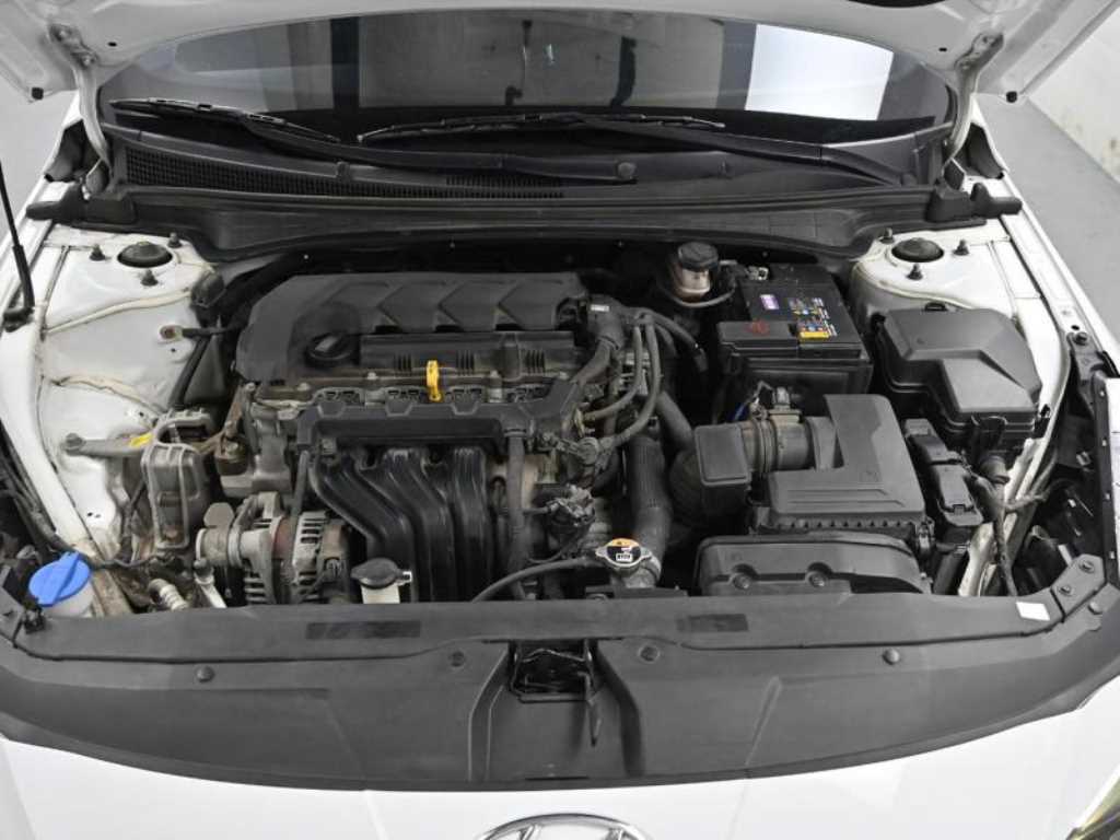 HYUNDAI Avante - Vista 6