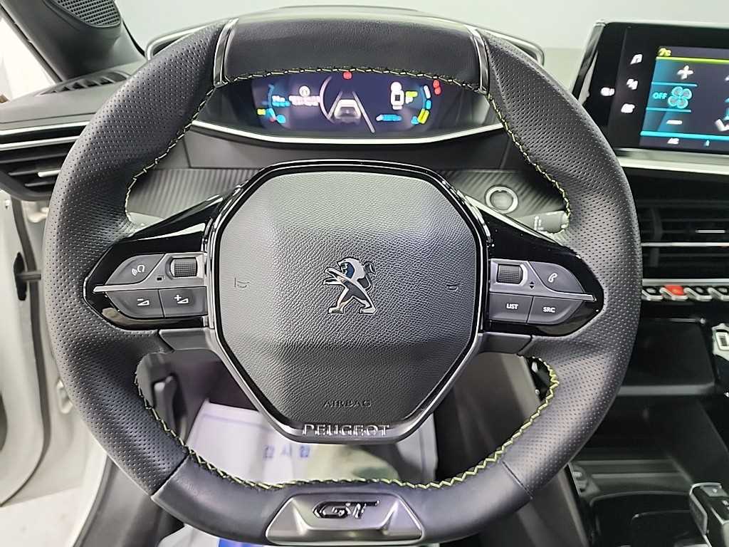 Peugeot 208 - Vista 10