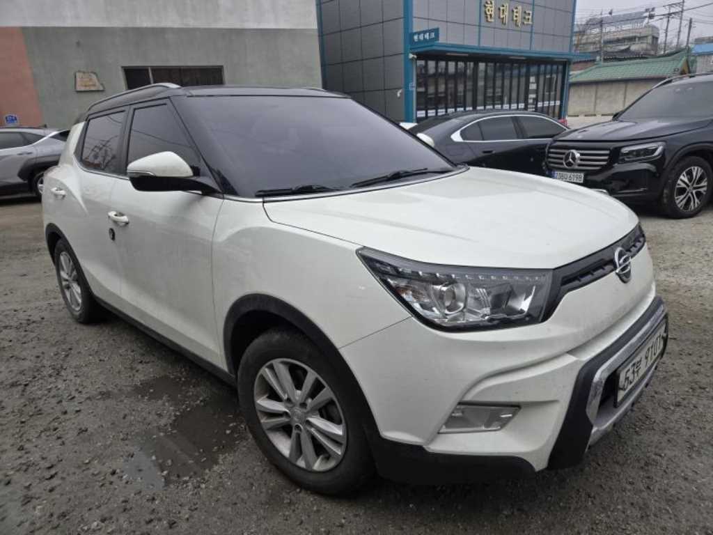 Ssangyong Tivoli 2015 Blanco - Importación desde Corea - HF Imports Iquique - Foto 1