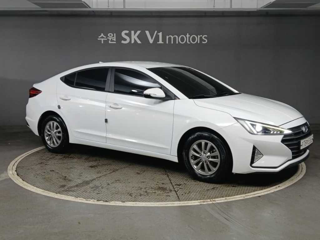 HYUNDAI Avante - Vista 2