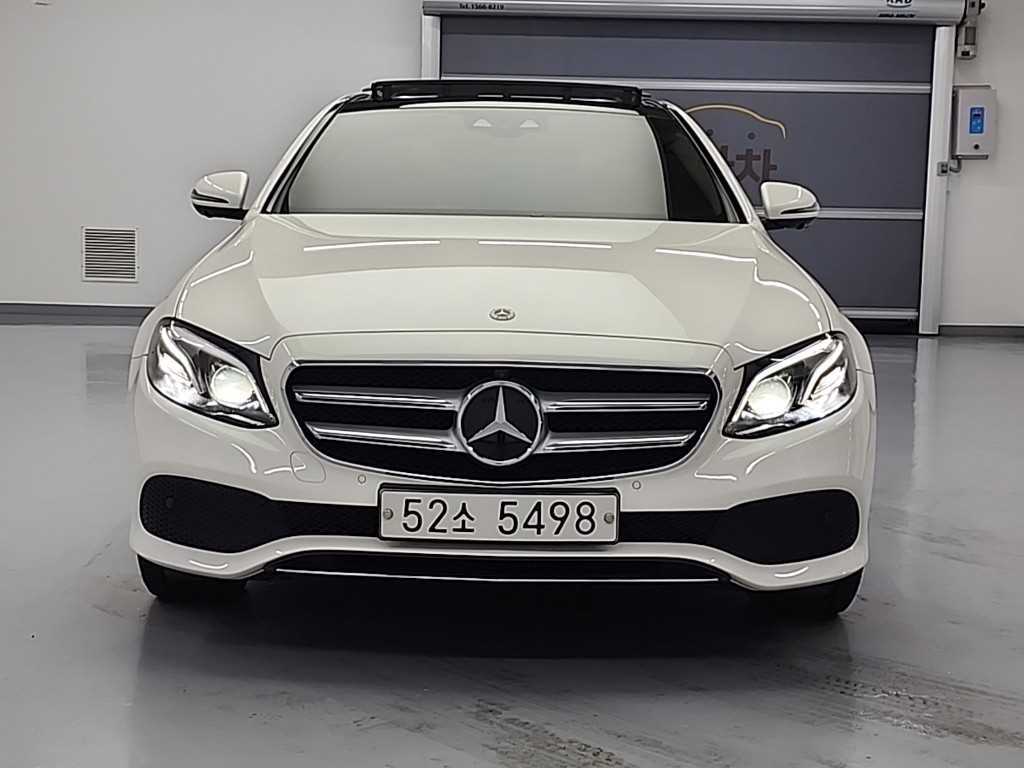 Mercedes Benz E class - Vista 2