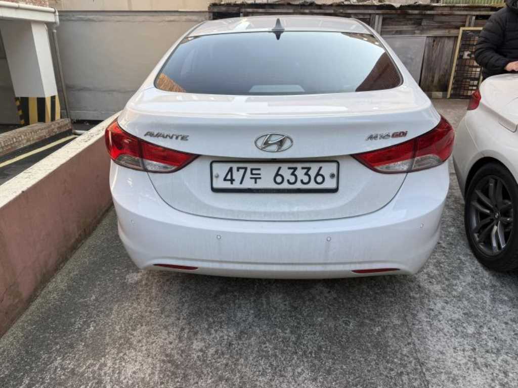 HYUNDAI Avante - Vista 2