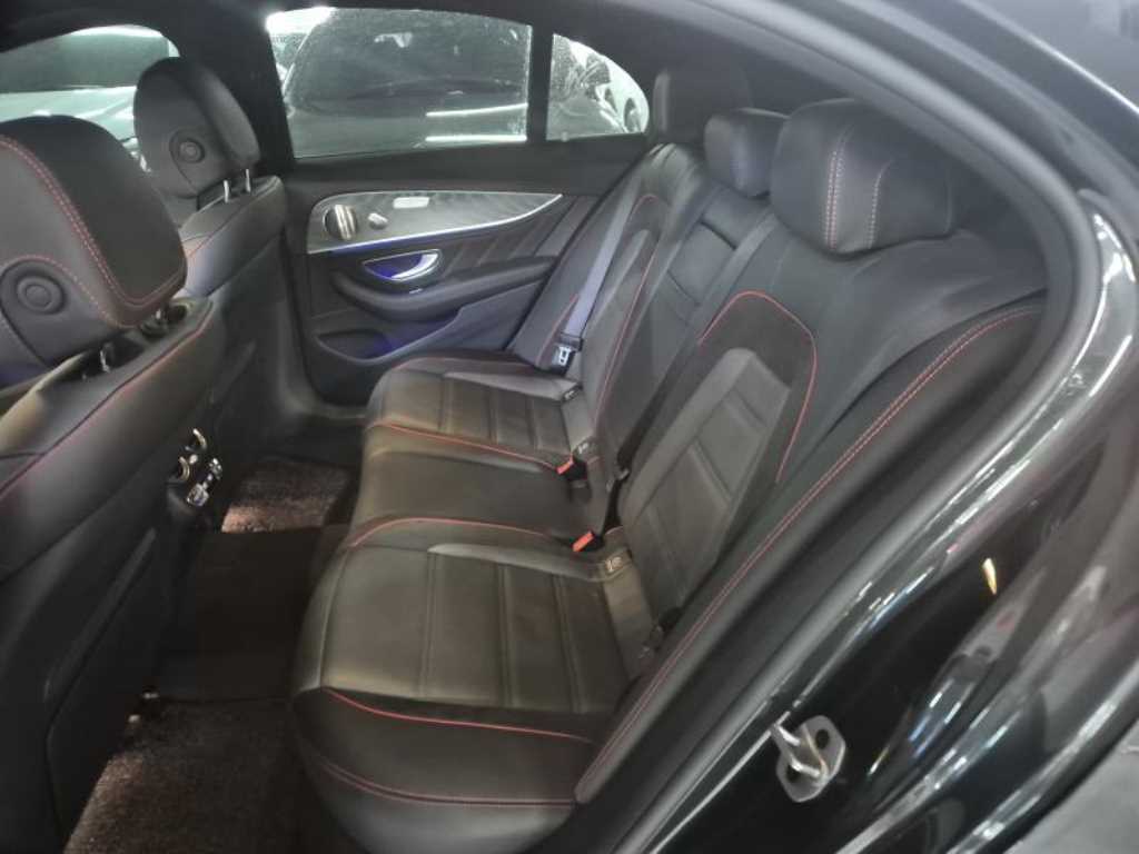 Mercedes Benz E class - Vista 12