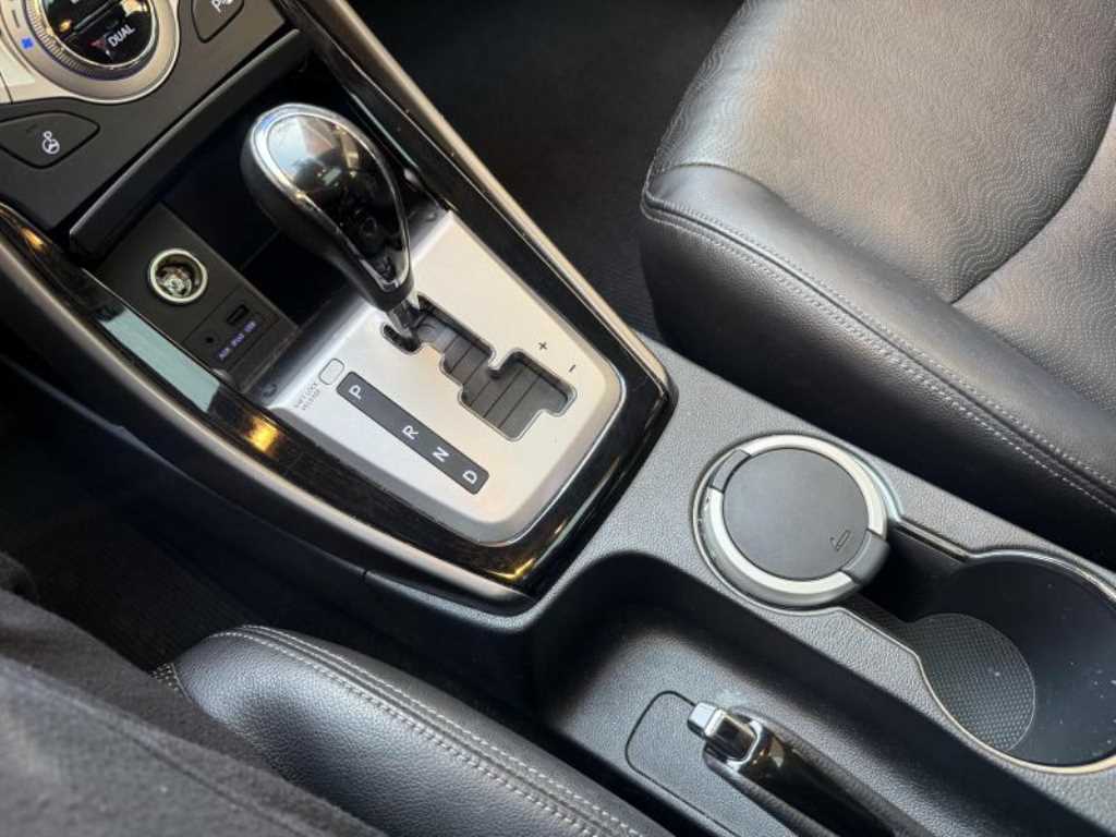 HYUNDAI Avante 2011 Blanco - Importación desde Corea - HF Imports Iquique - Foto 13