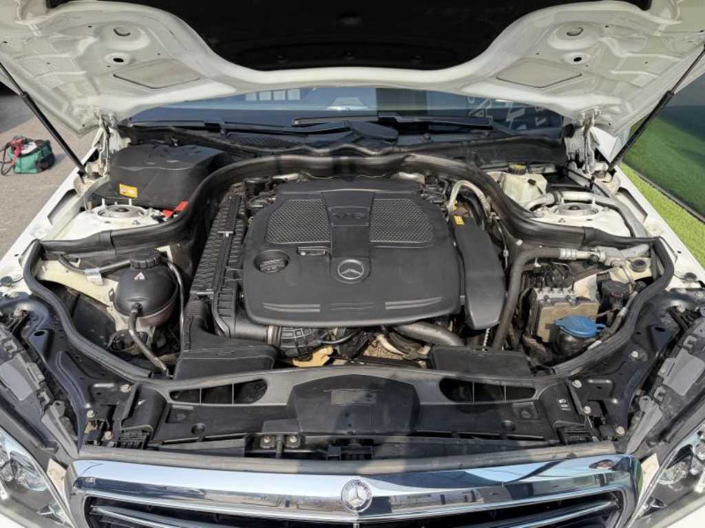 Mercedes Benz E class - Vista 4