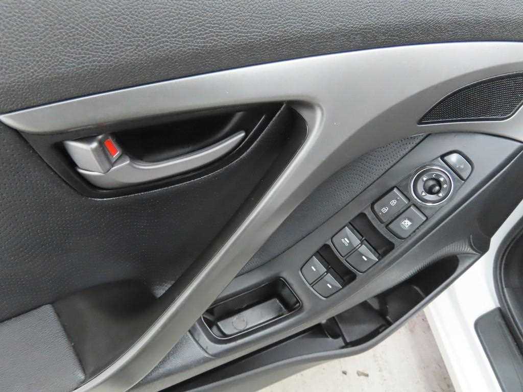 HYUNDAI Avante - Vista 9