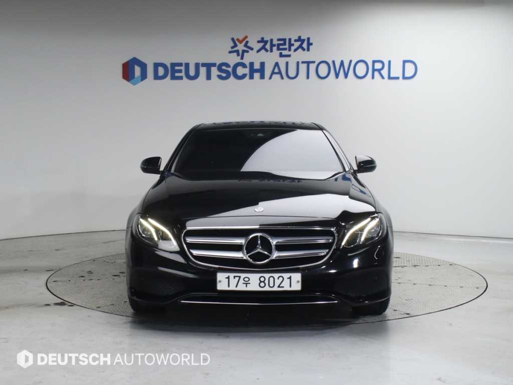 Mercedes Benz E class - Vista 3