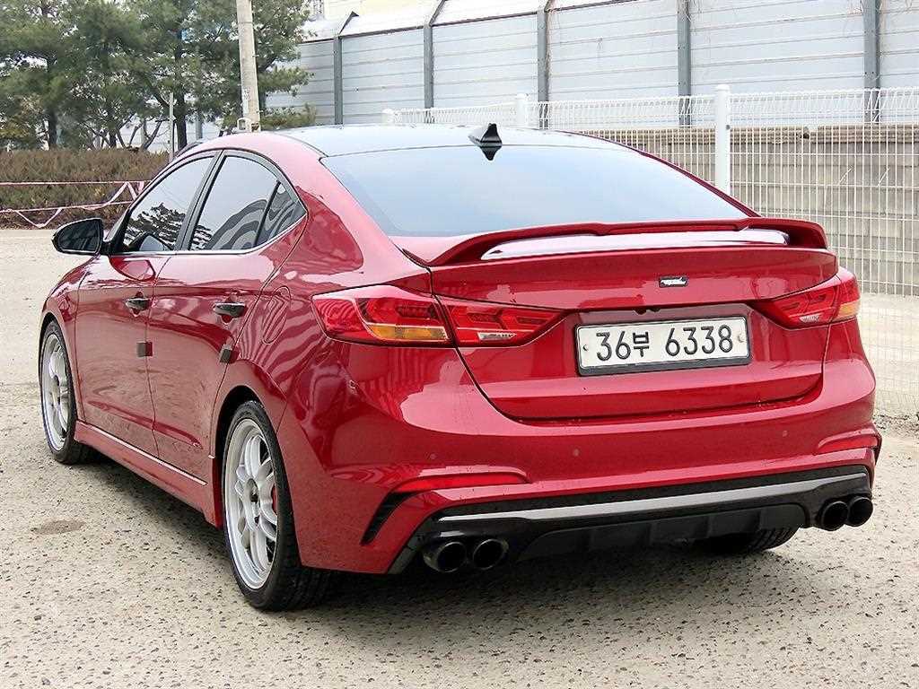 HYUNDAI Avante - Vista 3