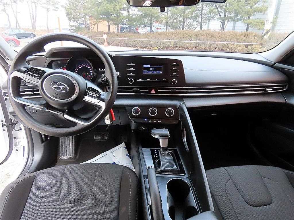 HYUNDAI Avante - Vista 7