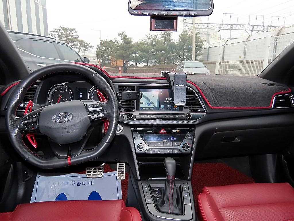 HYUNDAI Avante - Vista 7