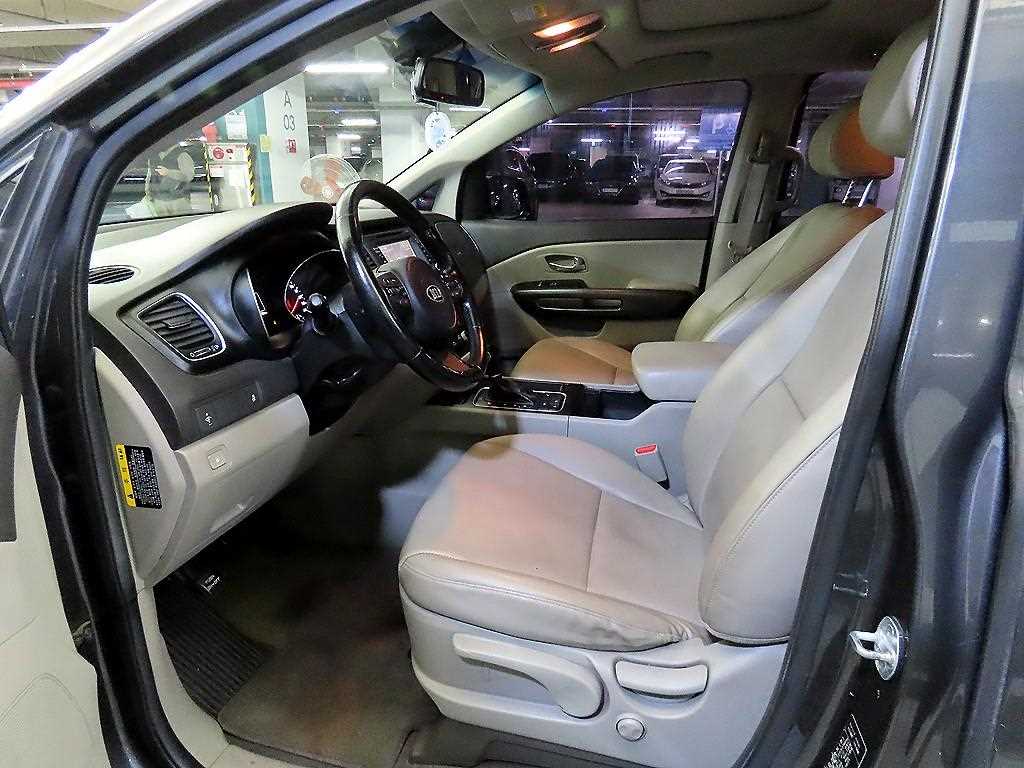 KIA Carnival - Vista 6