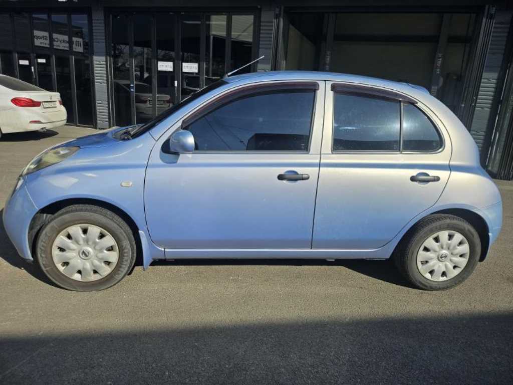 Nissan March - Vista 4