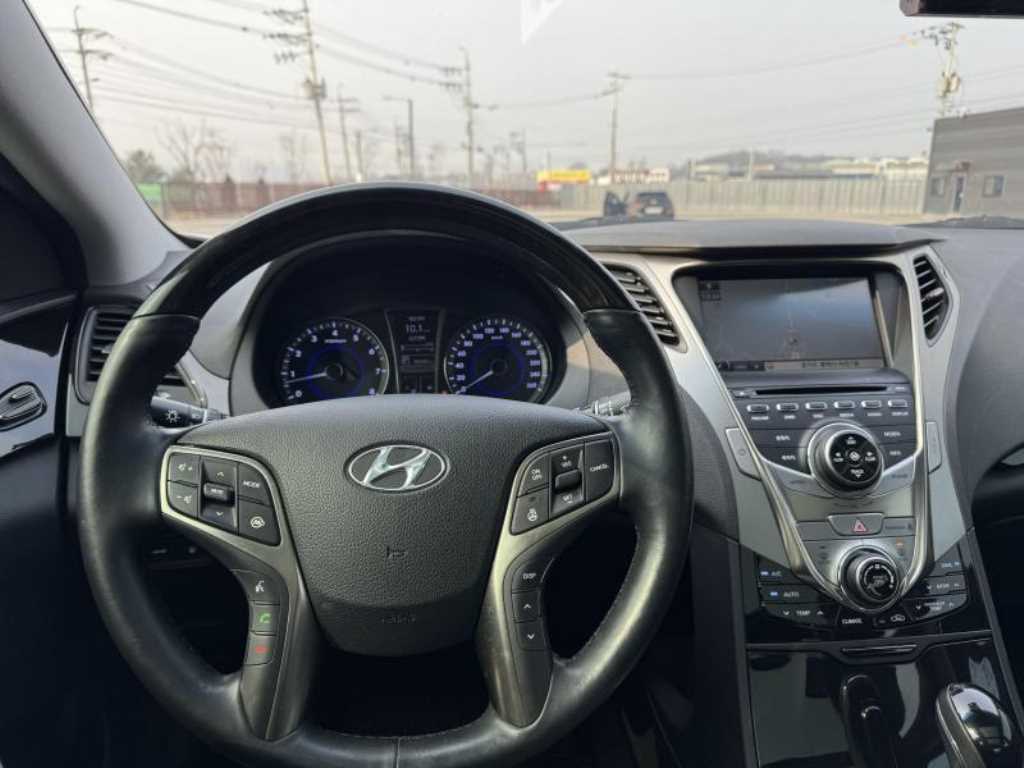 HYUNDAI Grandeur - Vista 7