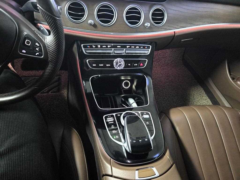 Mercedes Benz E class - Vista 9