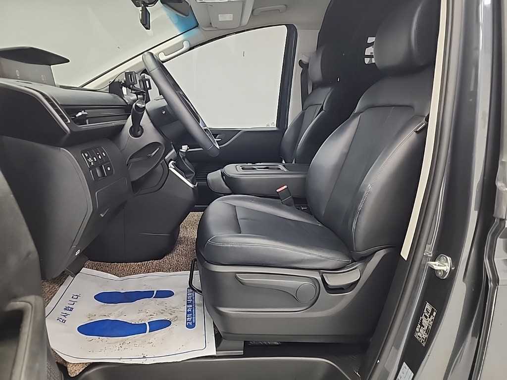 HYUNDAI Staria - Vista 11