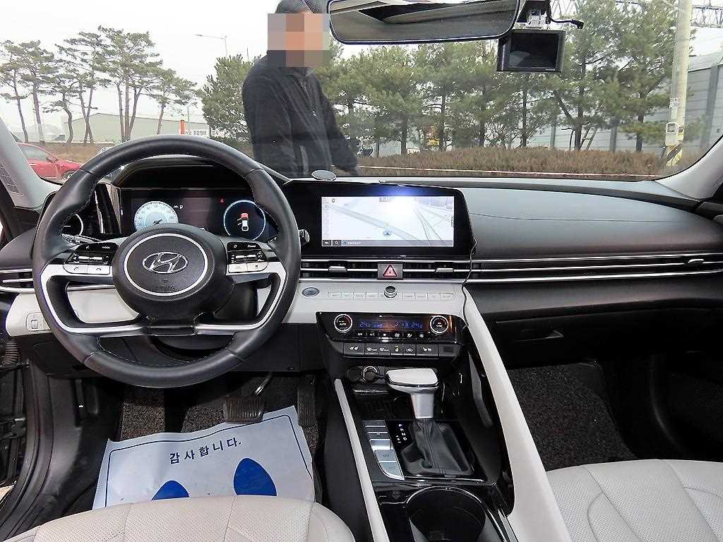 HYUNDAI Avante - Vista 7