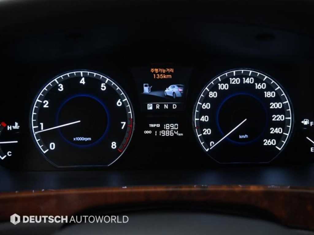 HYUNDAI Equus - Vista 8