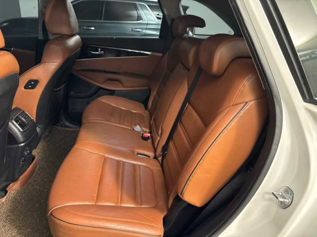 KIA Sorento - Vista 8