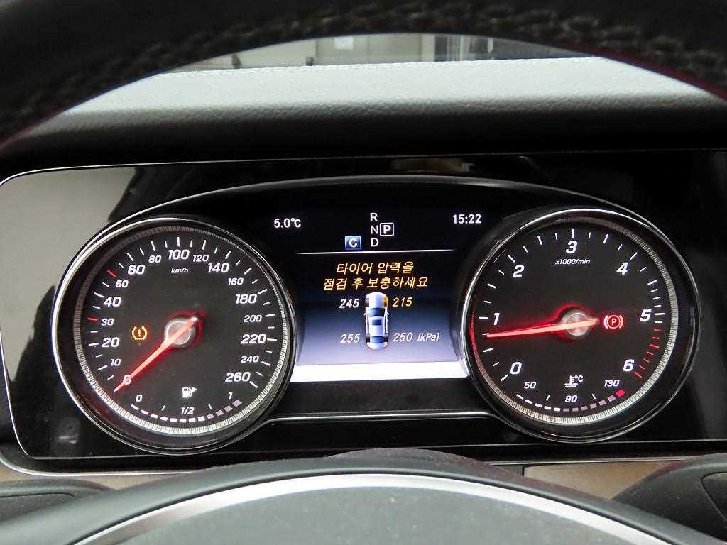 Mercedes Benz E class - Vista 6