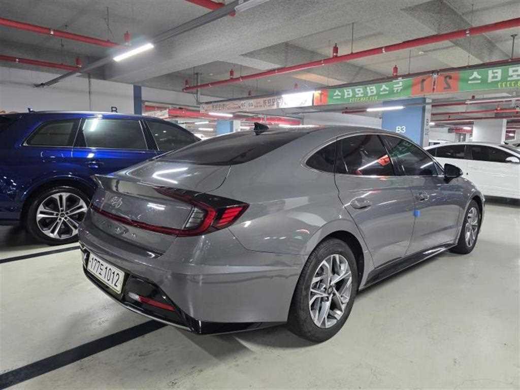 HYUNDAI Sonata - Vista 8