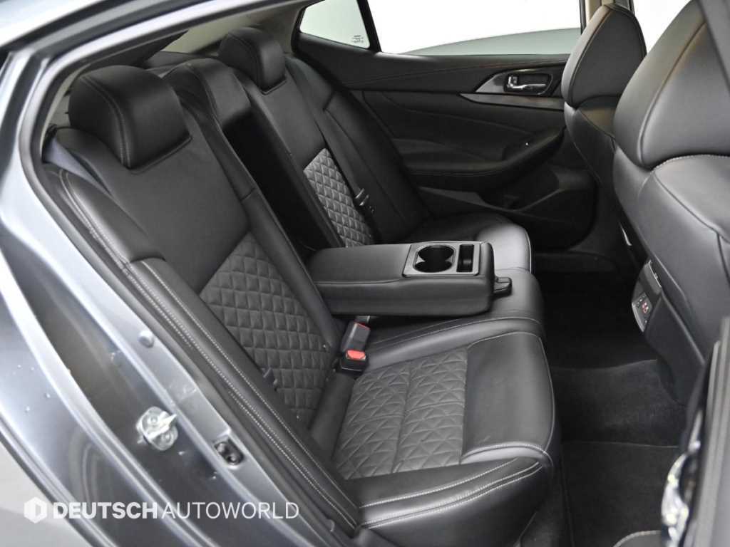 Nissan Maxima - Vista 12