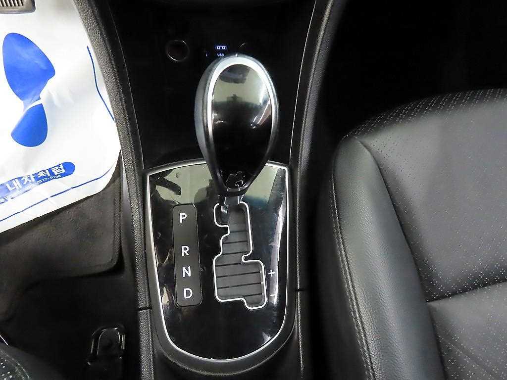 HYUNDAI Accent - Vista 10