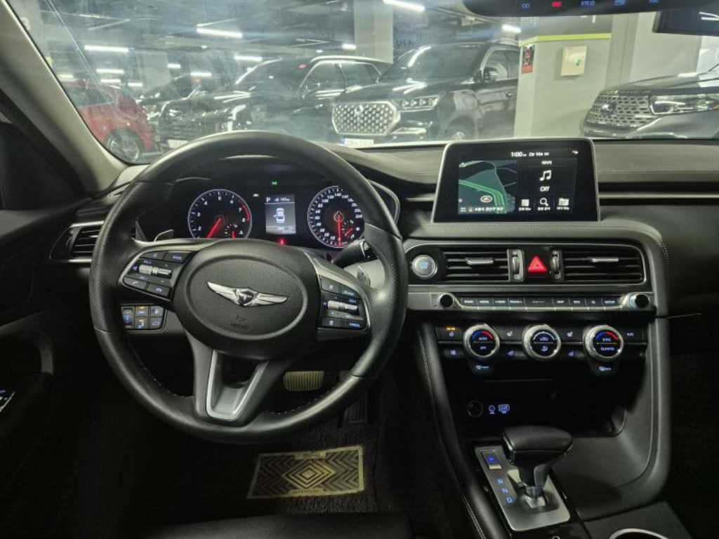 Genesis G70 - Vista 5