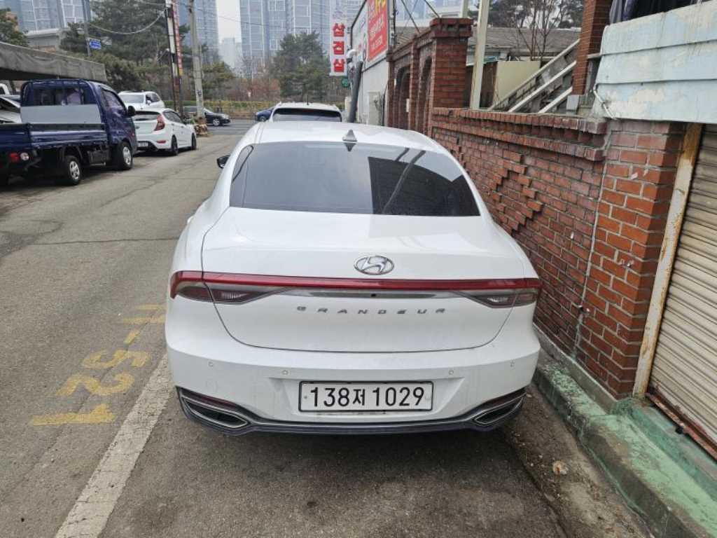 HYUNDAI Grandeur - Vista 4