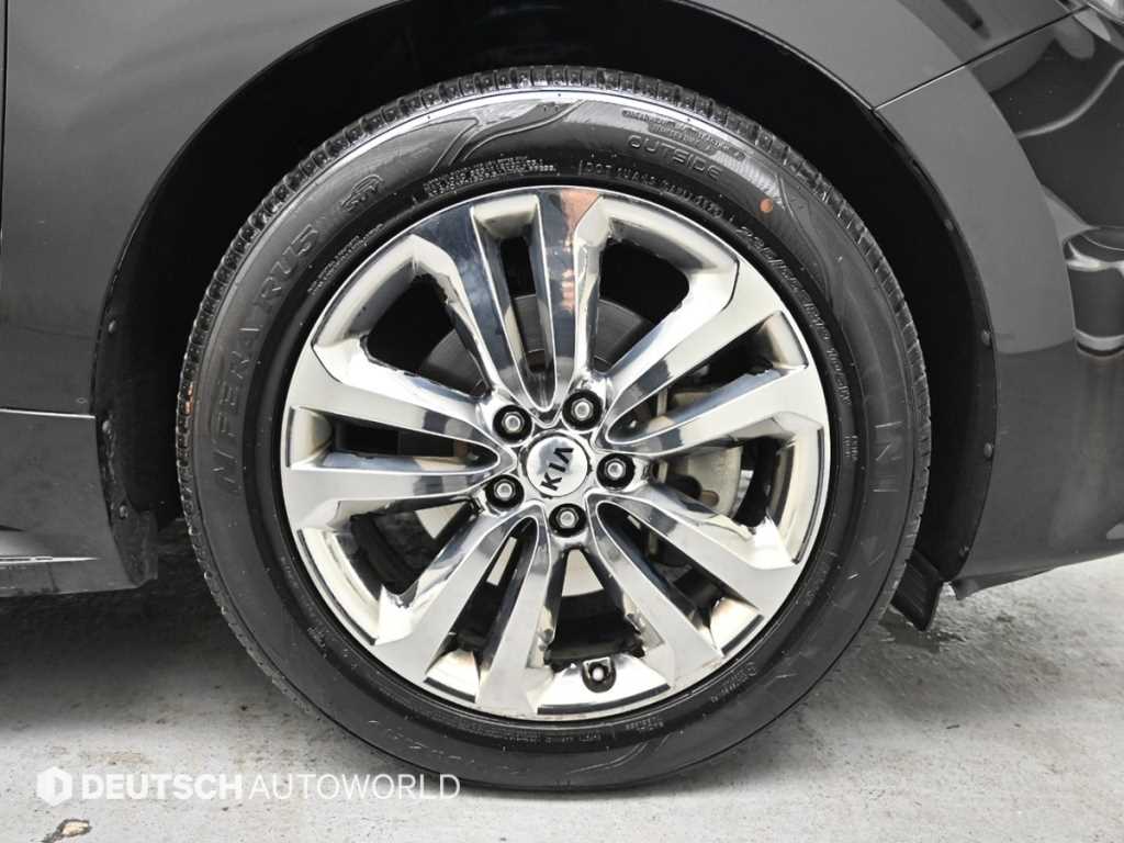 KIA Carnival - Vista 5