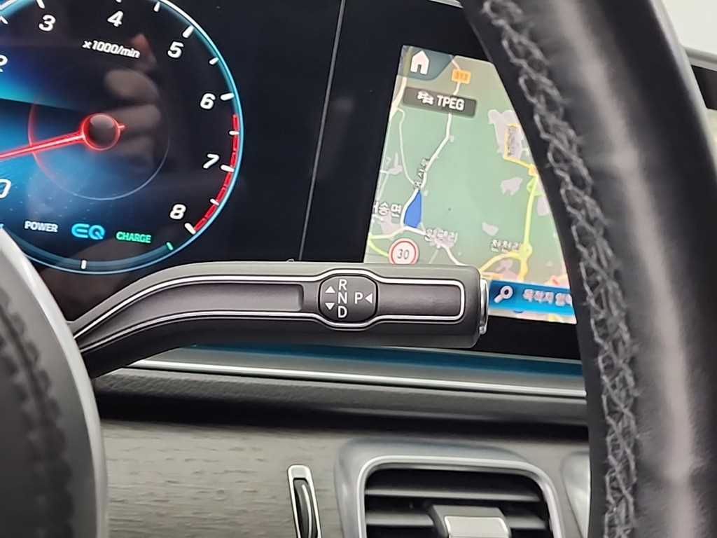 Mercedes Benz GLE Class - Vista 8