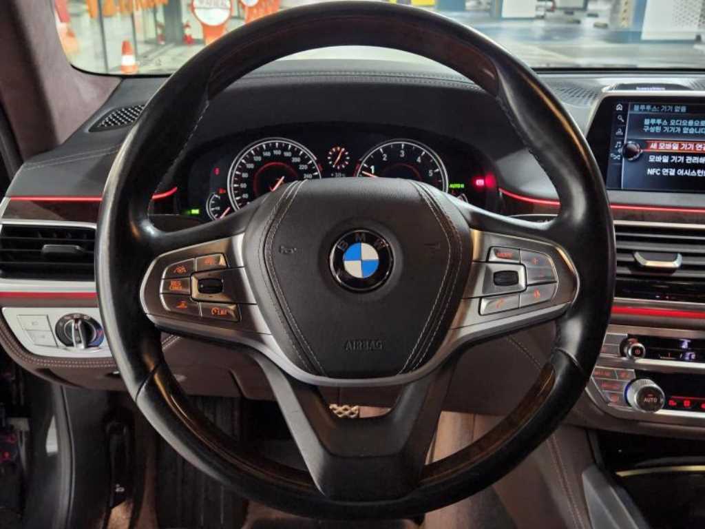 BMW 7 Series - Vista 8