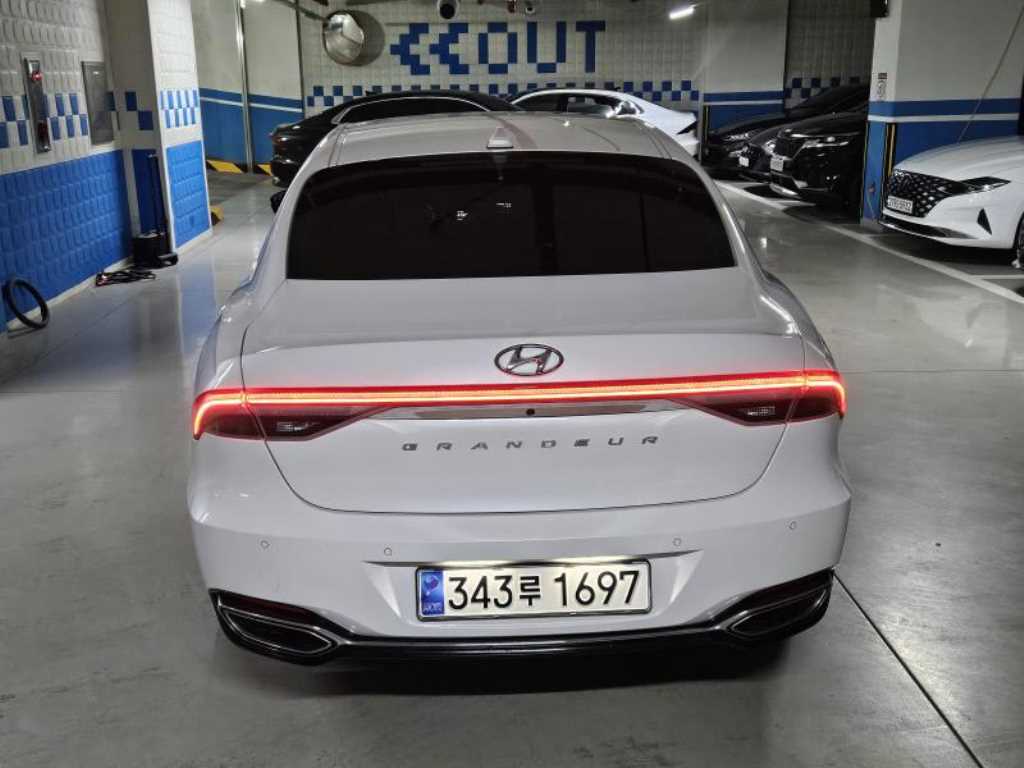HYUNDAI Grandeur - Vista 4