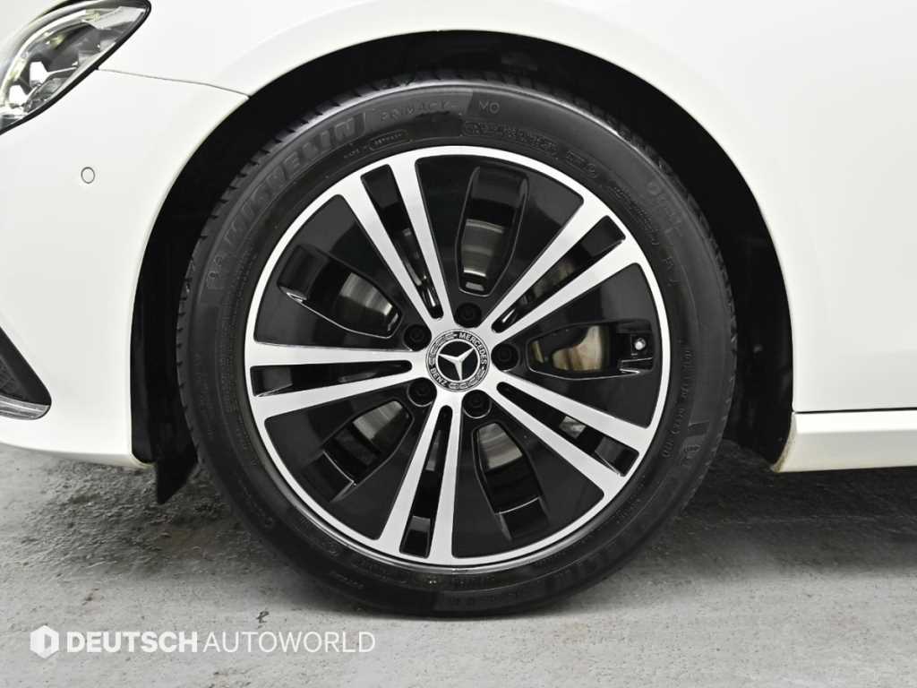 Mercedes Benz E class - Vista 5