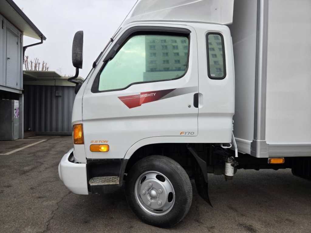 medium and large cargo truck - Vista 4