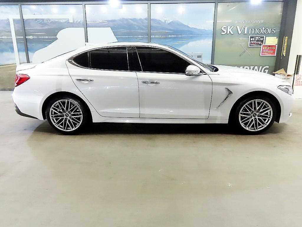 Genesis G70 - Vista 3