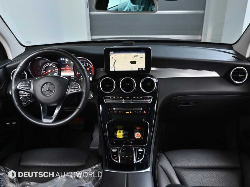 Mercedes Benz GLC Class - Vista 7