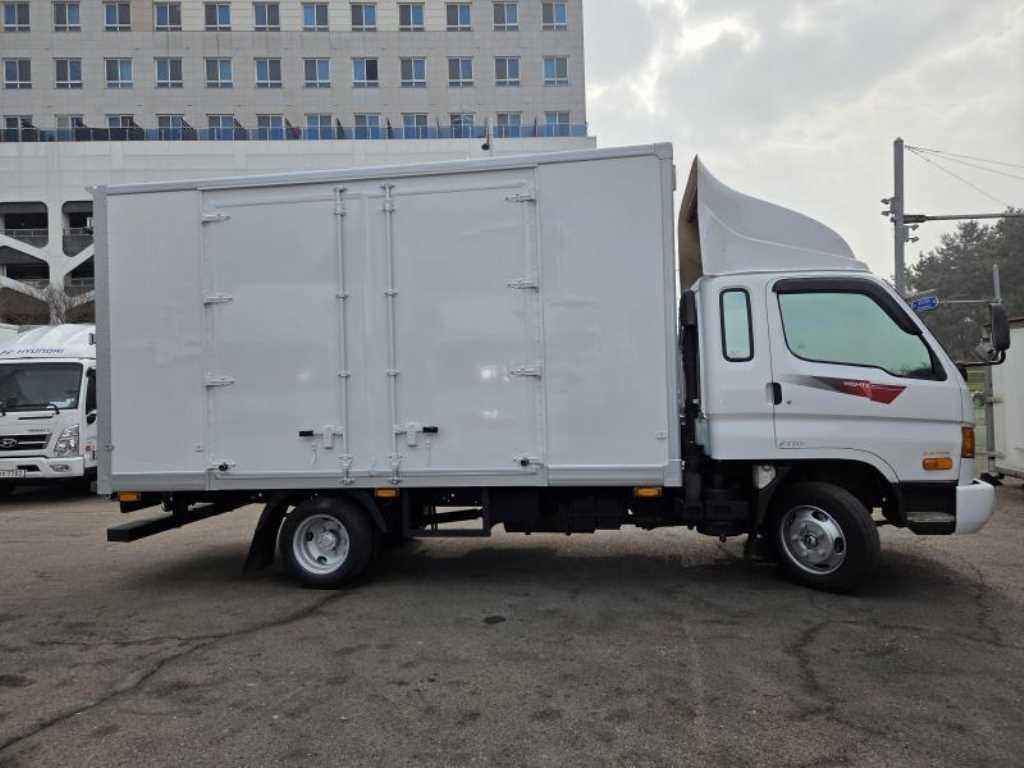 medium and large cargo truck - Vista 9