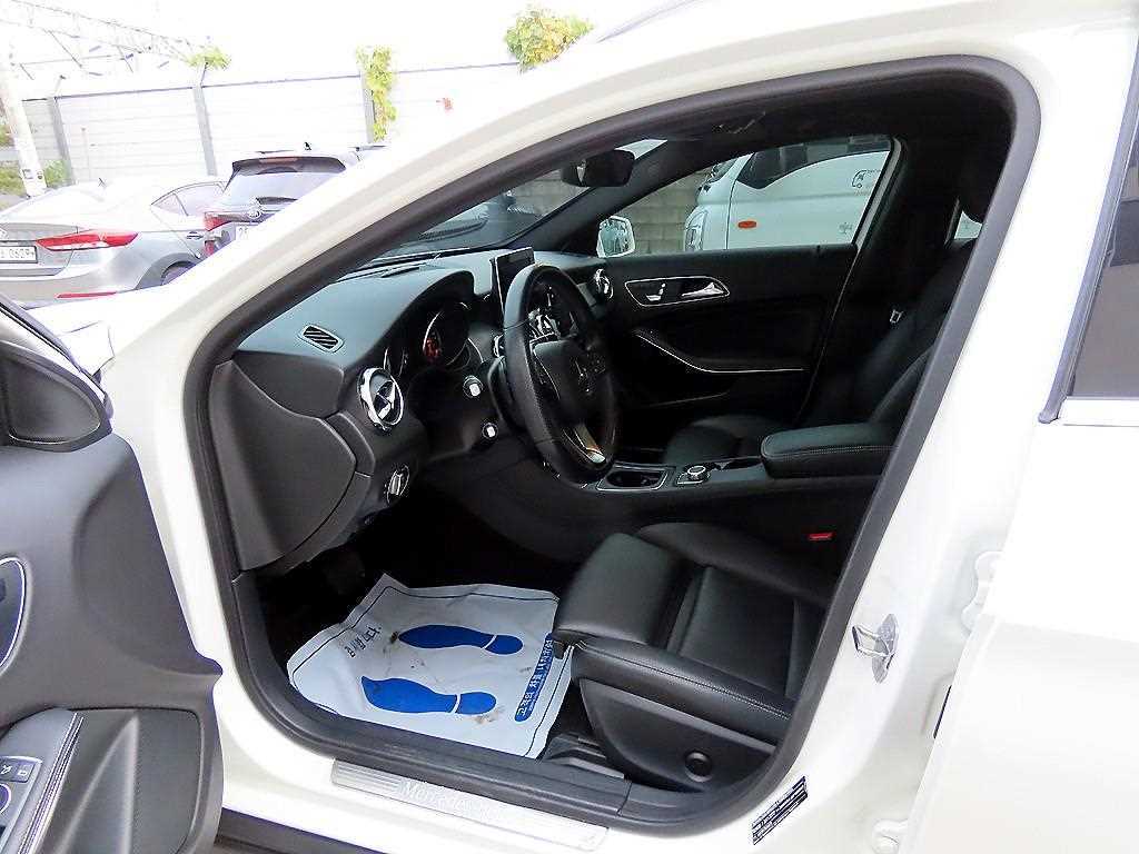 Mercedes Benz GLA Class - Vista 5