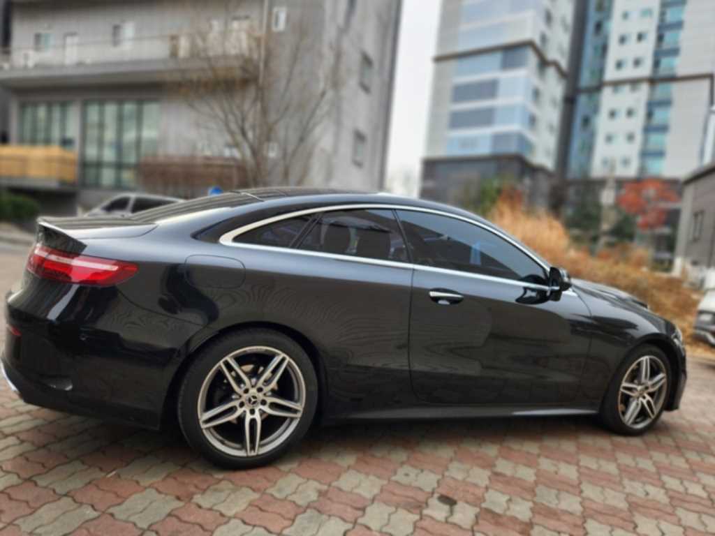 Mercedes Benz E class - Vista 3