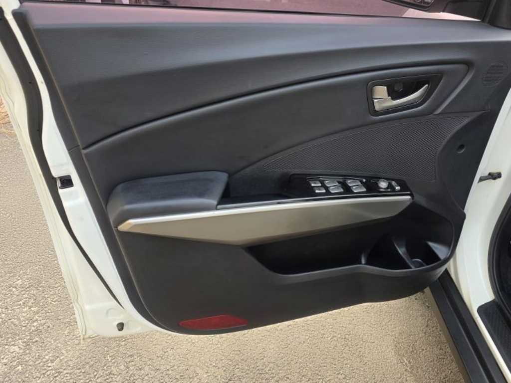 Ssangyong Tivoli - Vista 9