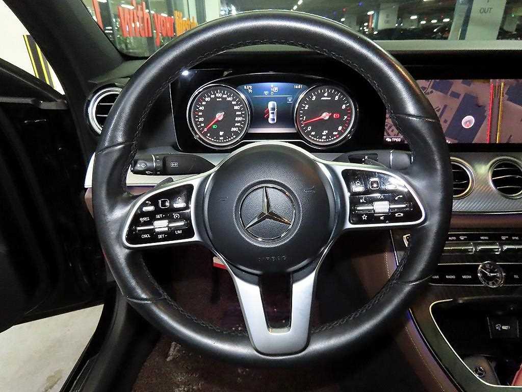 Mercedes Benz E class - Vista 8