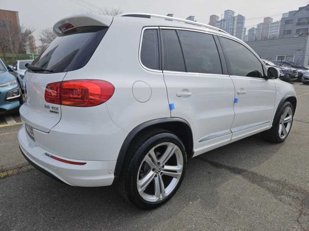 Volkswagen Tiguan - Vista 4